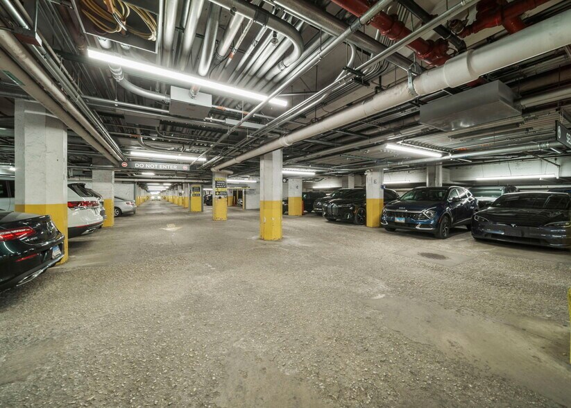 More Photos Of 75 W Harrison St, Chicago Parking Garage For Sale
