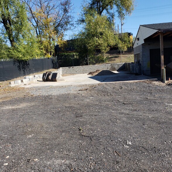 More Photos Of 2301 Sulphur Spring Rd, Lansdowne Industrial For Lease