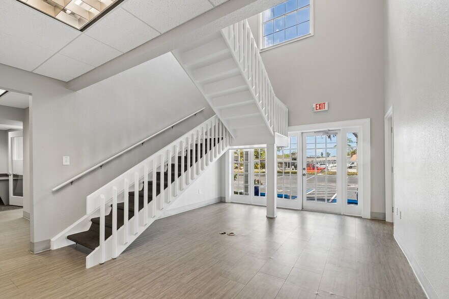 More Photos Of 575 Indian Rocks Rd N, Belleair Bluffs Medical For Lease