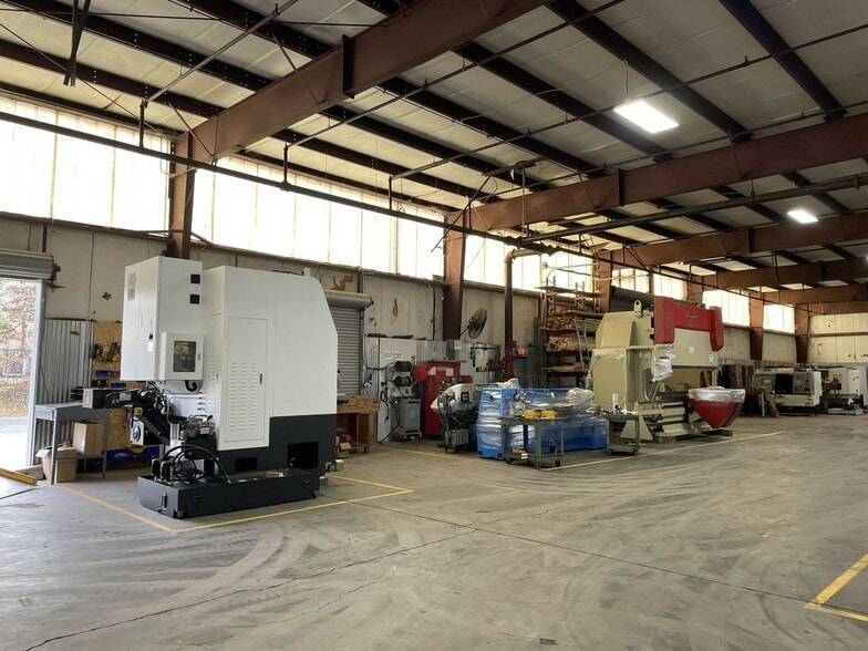 More Photos Of 4601 Lewis Rd, Stone Mountain Distribution For Lease