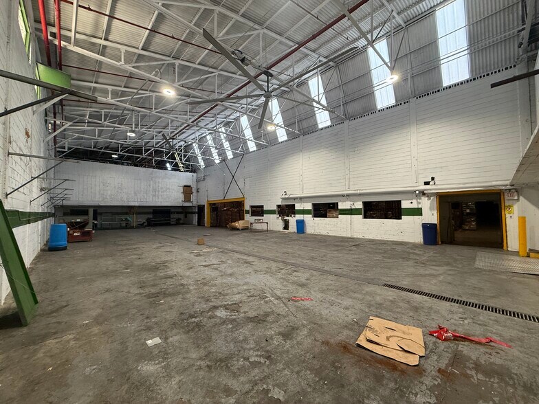 More Photos Of 650 Avenue R SW, Winter Haven Distribution For Sale