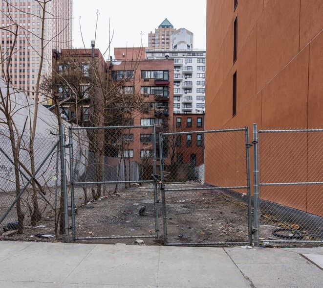 More Photos Of 352 W 52nd St, New York Land For Sale