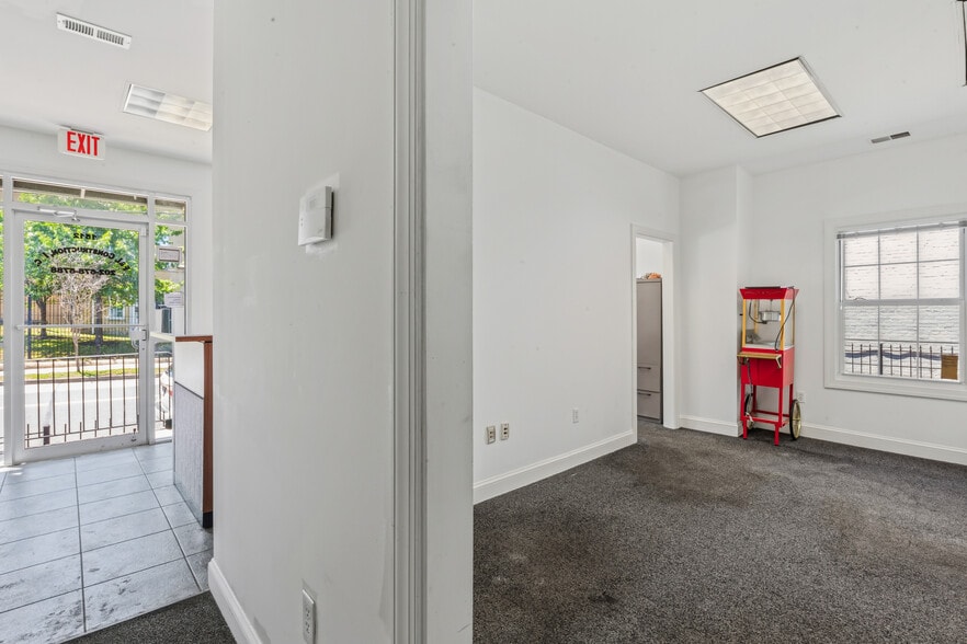 More Photos Of 1512 Marion Barry Ave SE, Washington Office For Sale