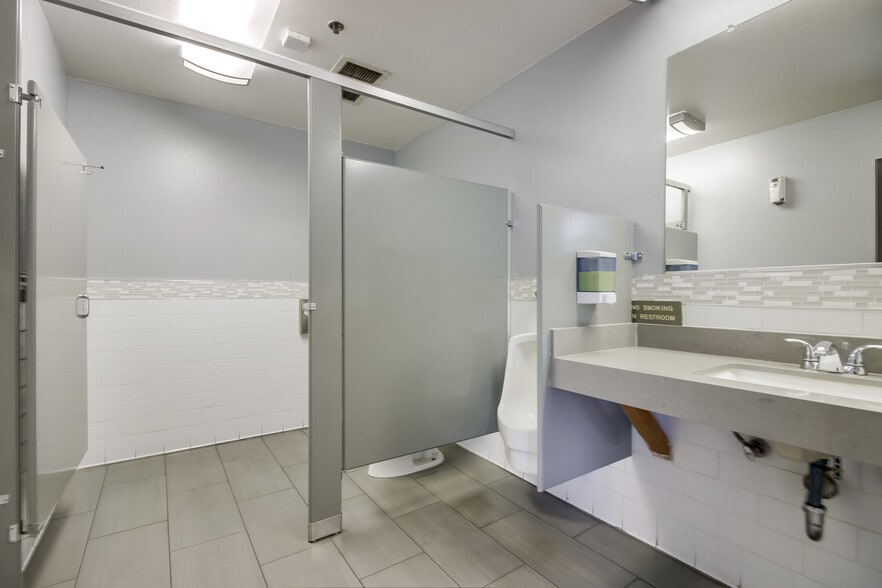 More Photos Of 11712 Moorpark St, Studio City Loft Creative Space For Lease