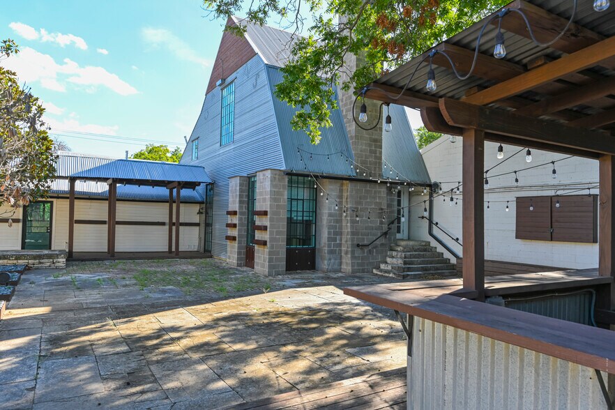 More Photos Of 1818 W 35th St, Austin Storefront Retail Office For Lease