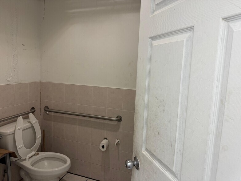 More Photos Of 2437 Grand Concourse, Bronx Storefront For Lease