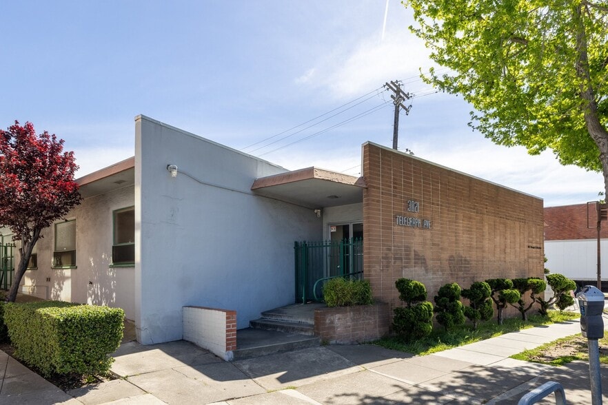 Primary Photo Of 3021 Telegraph Ave, Berkeley Medical For Sale