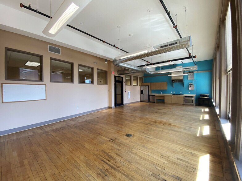 More Photos Of 686 Main St, Buffalo Loft Creative Space For Lease