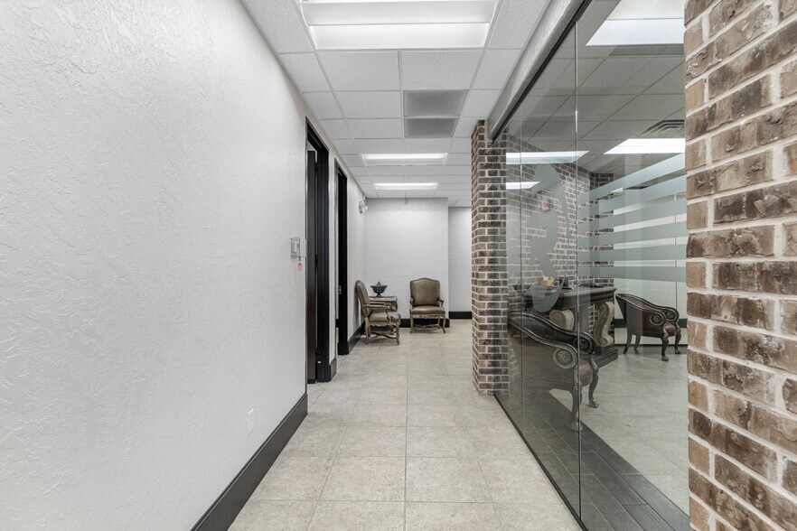 More Photos Of 15010 Lakefair Dr, Richmond Medical For Sale