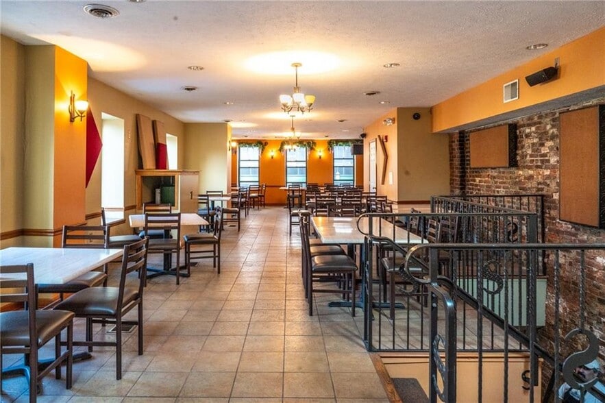 More Photos Of 10 Market St, Pittsburgh Restaurant For Sale