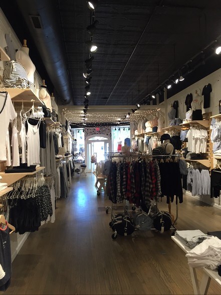 More Photos Of 50 Main St, East Hampton General Retail For Lease