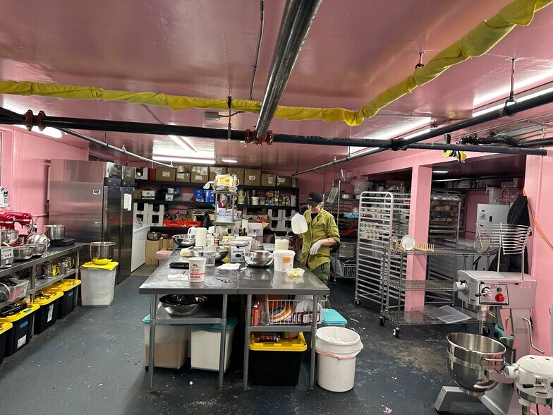 More Photos Of 3341-3343 SE Hawthorne Blvd, Portland Freestanding For Lease