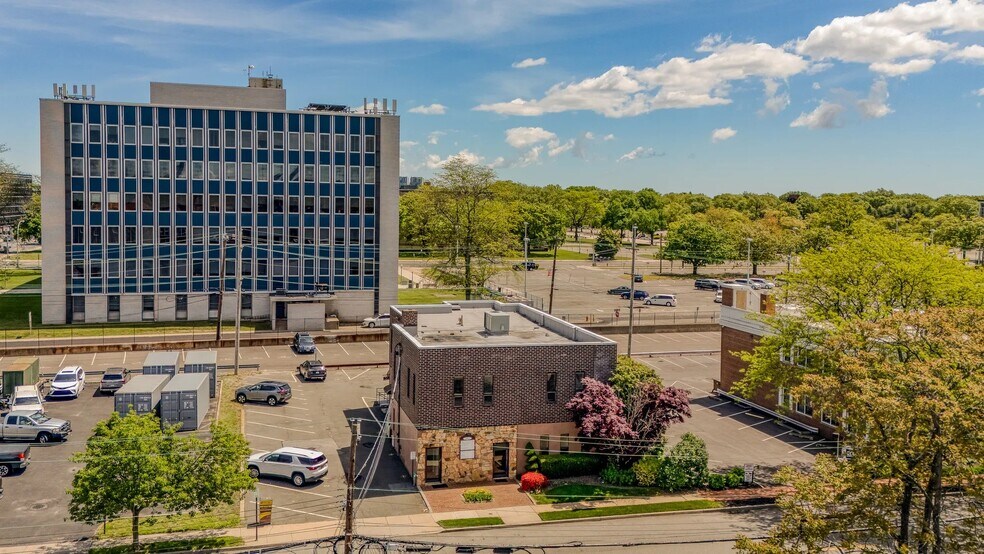 More Photos Of 1551 Kellum Pl, Mineola Office For Sale