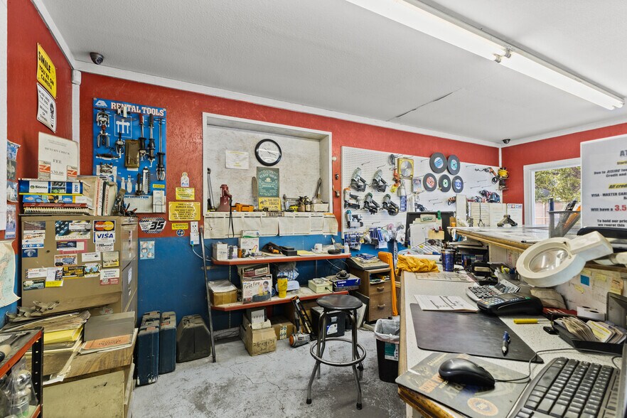 More Photos Of 17645 Blanco Rd, San Antonio General Retail For Sale