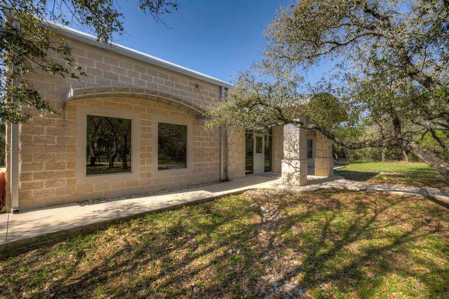 More Photos Of 30665 N Us Hwy 281, Bulverde Office For Sale
