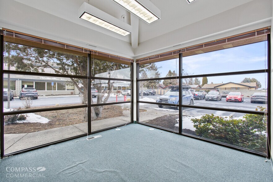 More Photos Of 2698 NE Courtney Dr, Bend Medical For Lease