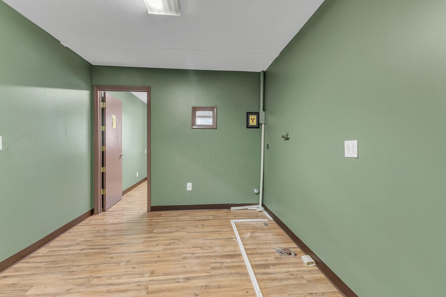 More Photos Of 60 2nd Ave SW, Taylorsville Healthcare For Sale