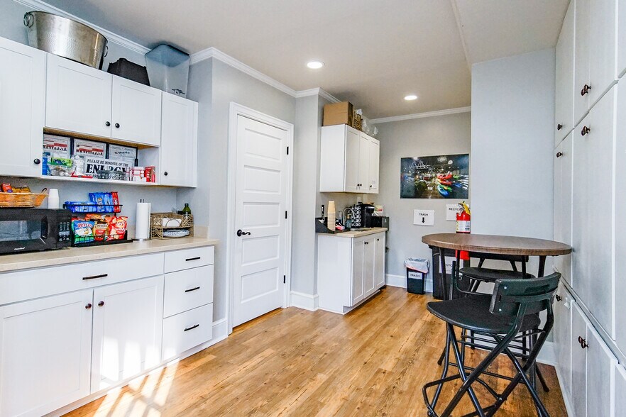 More Photos Of 455 N Milledge Ave, Athens Office For Lease