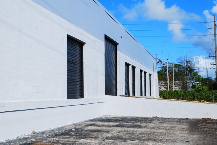 More Photos Of 1100 25th St, West Palm Beach Warehouse For Lease