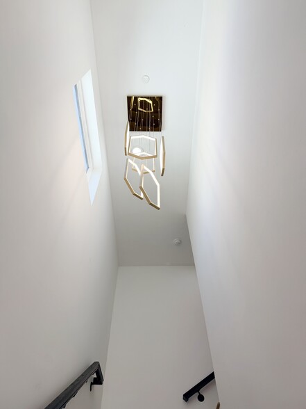 More Photos Of 4627 Rosewood Ave, Los Angeles Multifamily For Sale