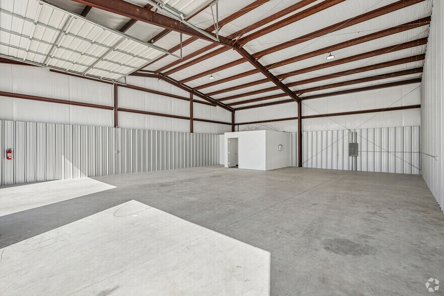 More Photos Of 10552 County Road 213, Forney Industrial For Lease