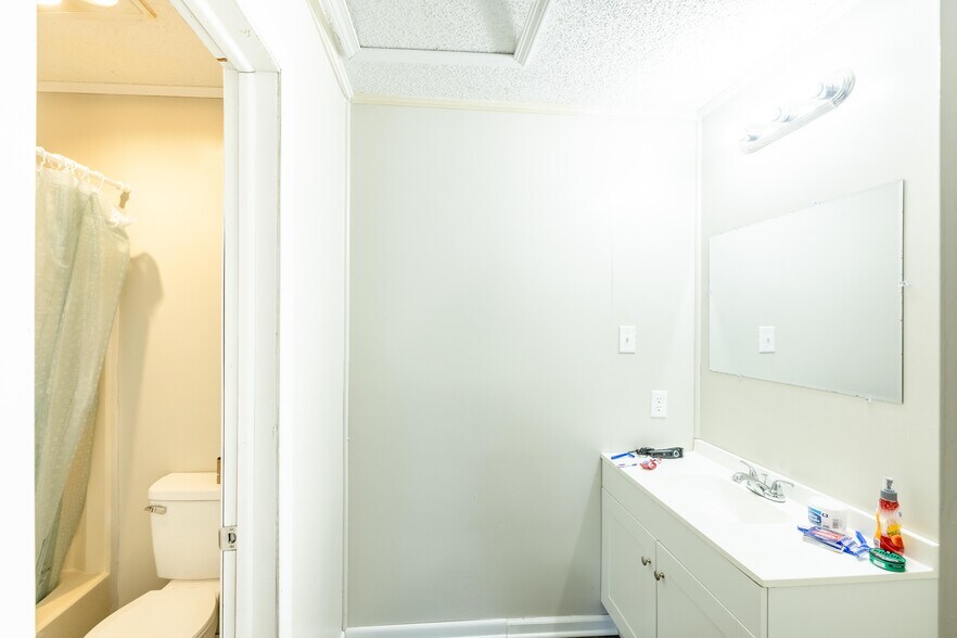 More Photos Of 306 N Main St, Lexington Apartments For Sale