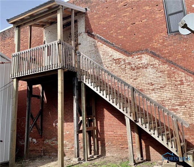 More Photos Of 123 N Michigan Ave, Edgerton Storefront Retail Office For Sale