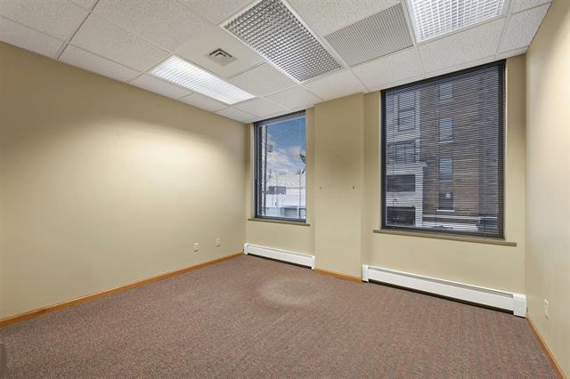 More Photos Of 414 E Walnut St, Green Bay Office For Lease