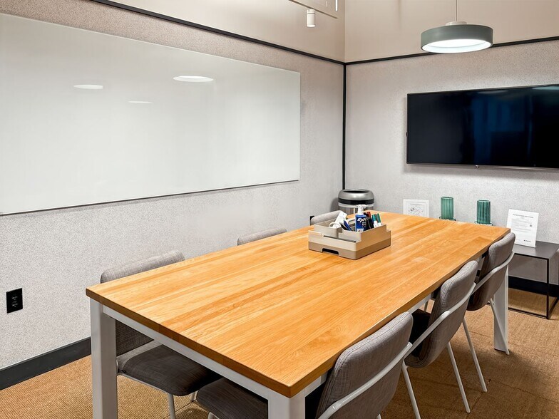 More Photos Of 128 S Tryon St, Charlotte Coworking Space