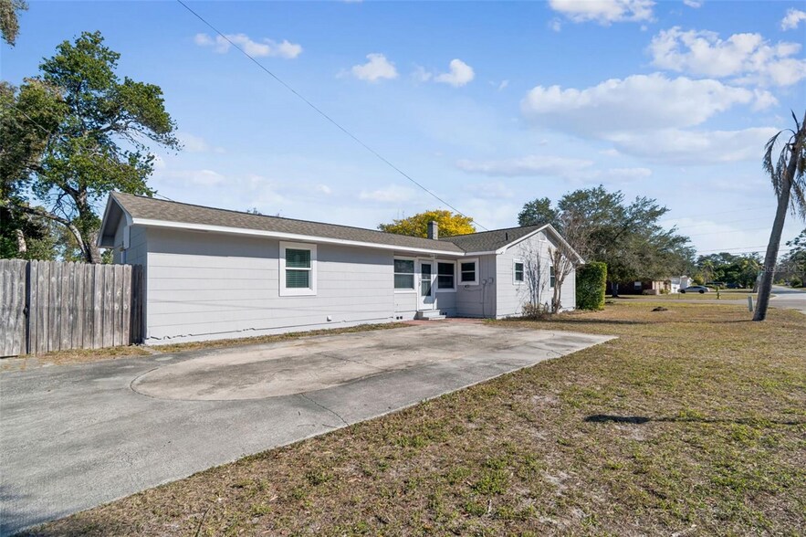 More Photos Of 2900 49th St N, Saint Petersburg Specialty For Sale
