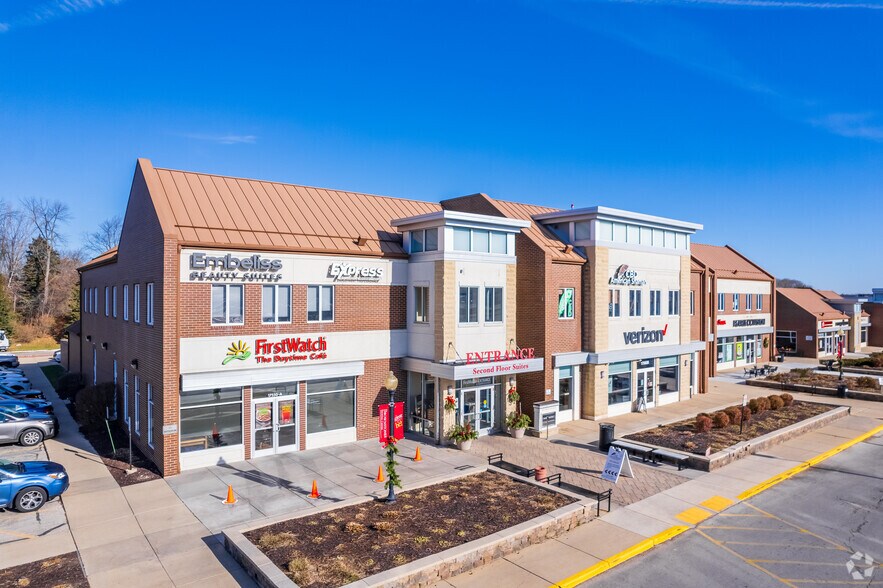 More Photos Of 17430-17680 W Bluemound Rd, Brookfield Unknown For Lease