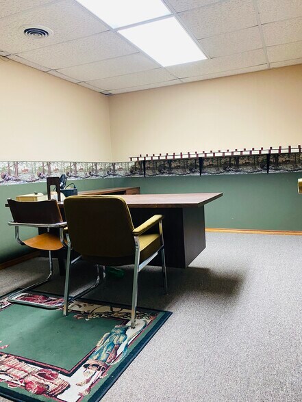 More Photos Of 721 Highway 5 N, Mountain Home Storefront For Sale