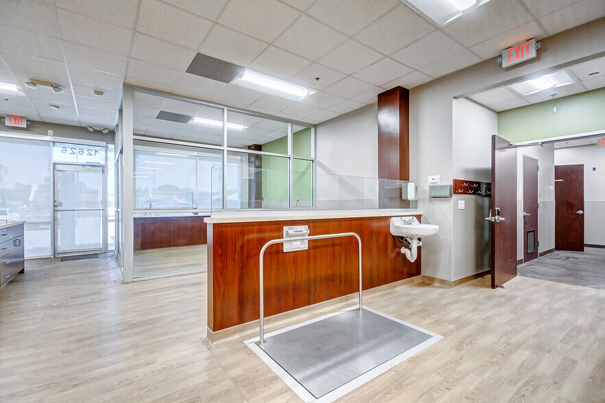 More Photos Of 12626 Woodforest Blvd, Houston Freestanding For Lease