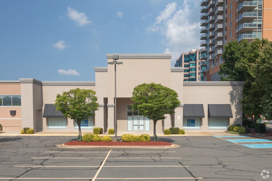 More Photos Of 8520 Leesburg Pike, Vienna General Retail For Lease