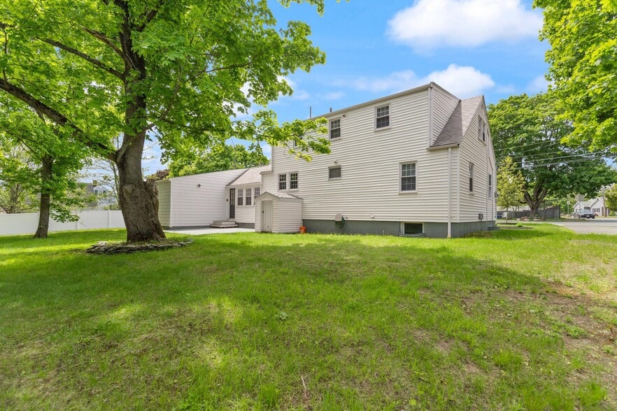 More Photos Of 32 Prince St, Danvers Office For Lease