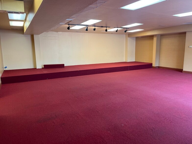 More Photos Of 2728 W Main St, Medford Manufacturing For Lease