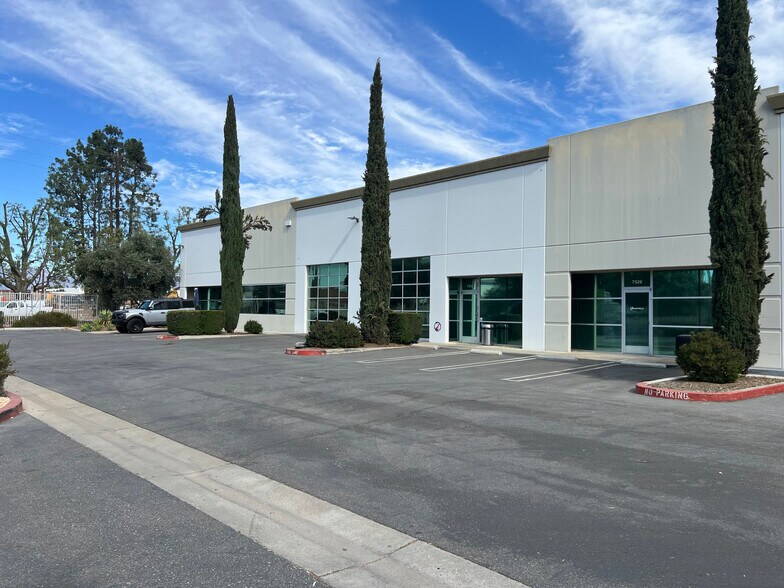 More Photos Of 7500-7536 Tyrone Ave, Van Nuys Service For Sale