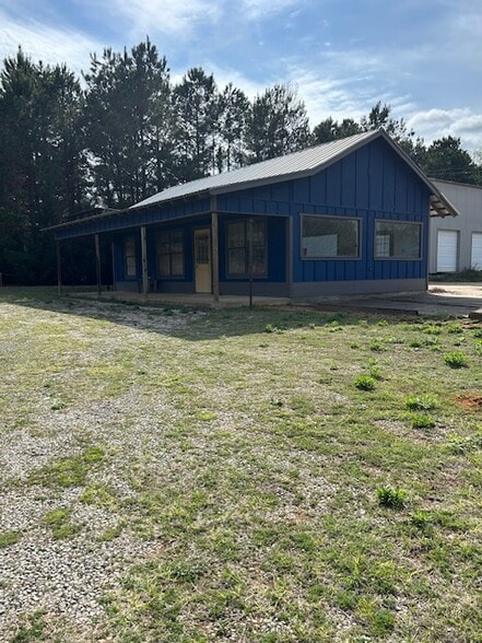 More Photos Of Texas State Hwy 155, Frankston Showroom For Sale