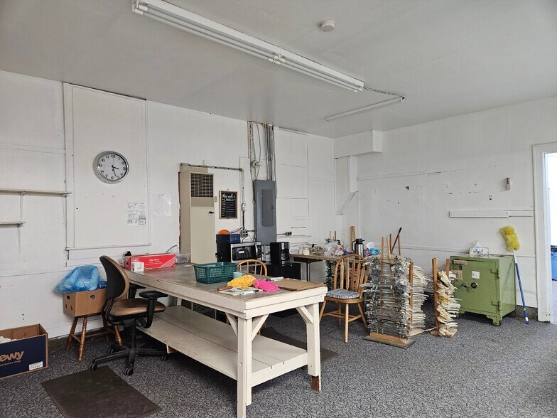 More Photos Of 408 Columbus Ave, Bay City Freestanding For Sale