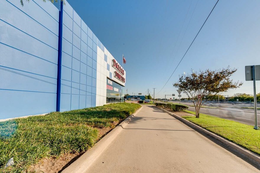 More Photos Of 13990-14000 N Stemmons Fwy, Farmers Branch Freestanding For Lease