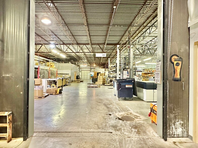 More Photos Of 648 Progress Ave, Munster Warehouse For Lease