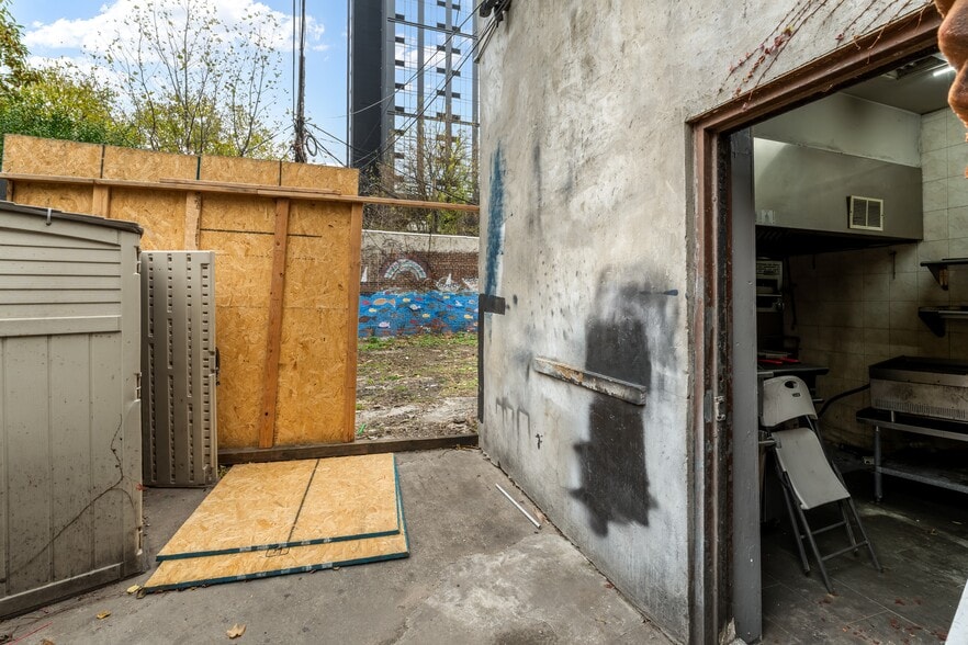 More Photos Of 646 Newark Ave, Jersey City Storefront Retail Residential For Lease