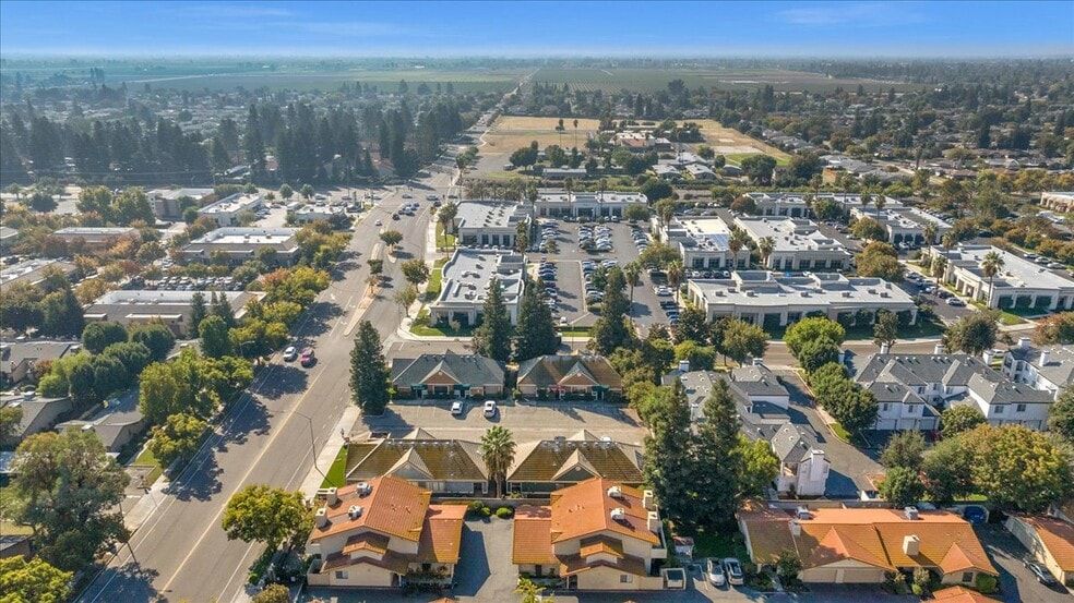 More Photos Of 7257 N Maple Ave, Fresno Office For Lease