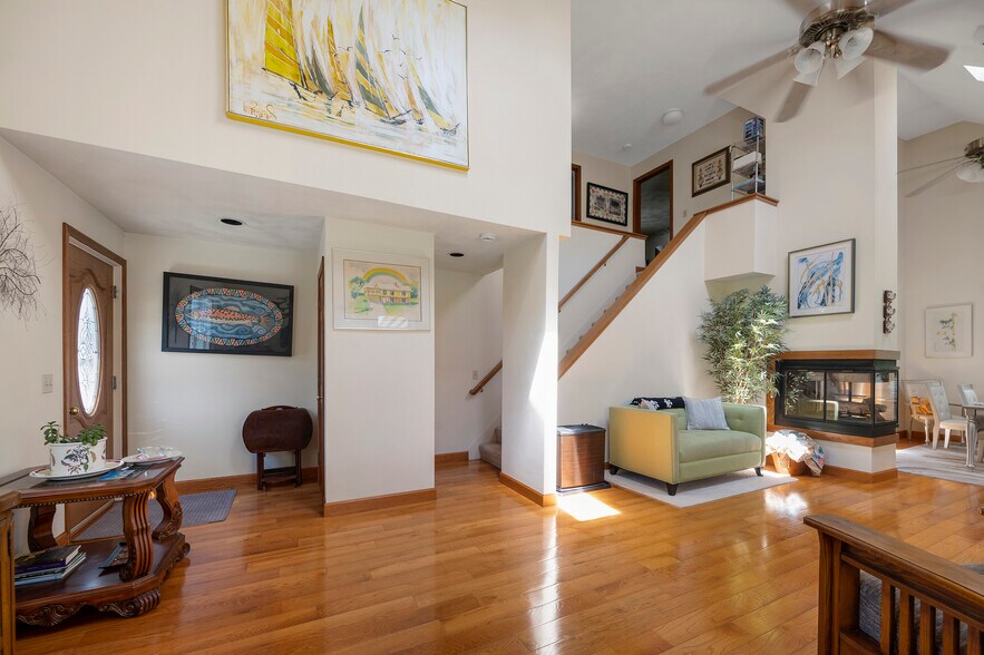 More Photos Of 46 Statue Way, Portsmouth Multifamily For Sale