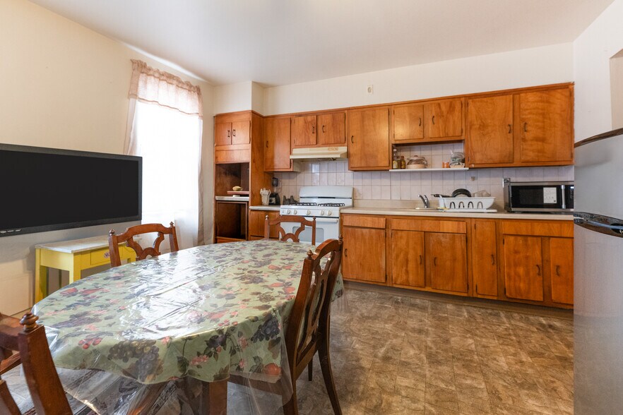 More Photos Of 614-616 Broadway, Bayonne Restaurant For Sale