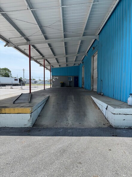 More Photos Of 627 Anchors St NW, Fort Walton Beach Warehouse For Sale