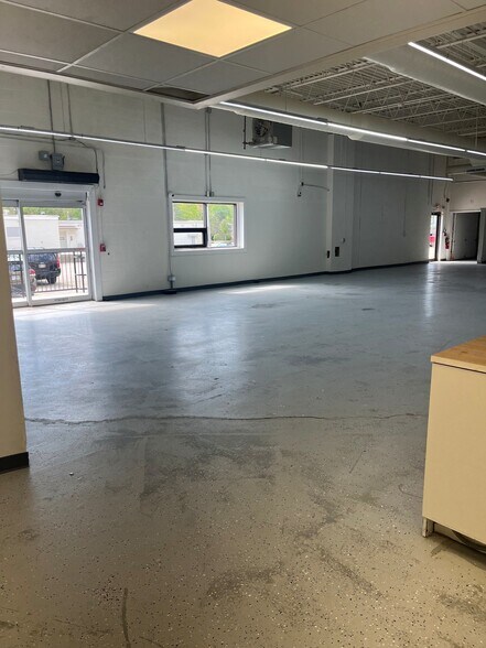 More Photos Of 207 Cambridge St, Burlington Warehouse For Lease