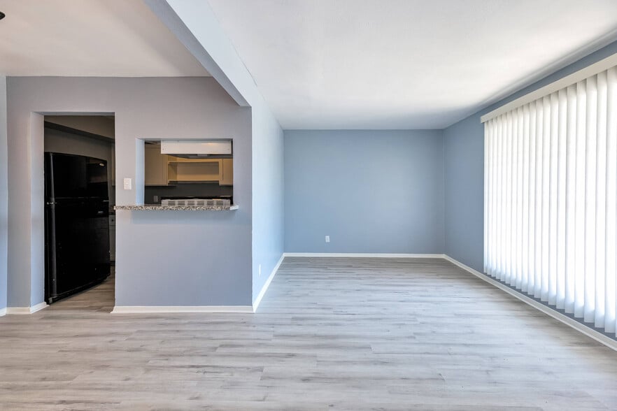More Photos Of 3040 Golfcrest Blvd, Houston Apartments For Sale