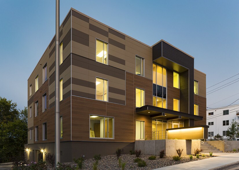 Primary Photo Of 275 3rd St S, Stillwater Medical For Lease