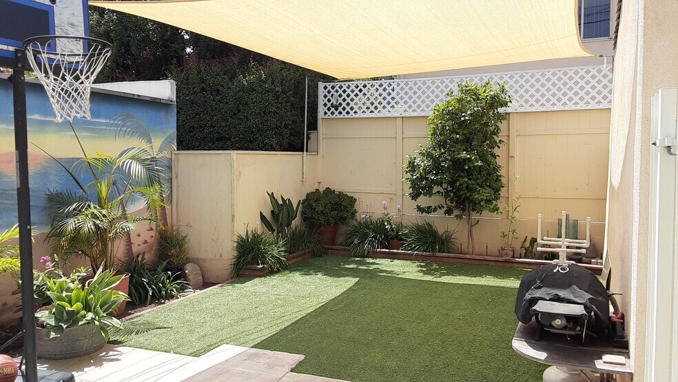 More Photos Of 1135 S Corning St, Los Angeles Apartments For Sale